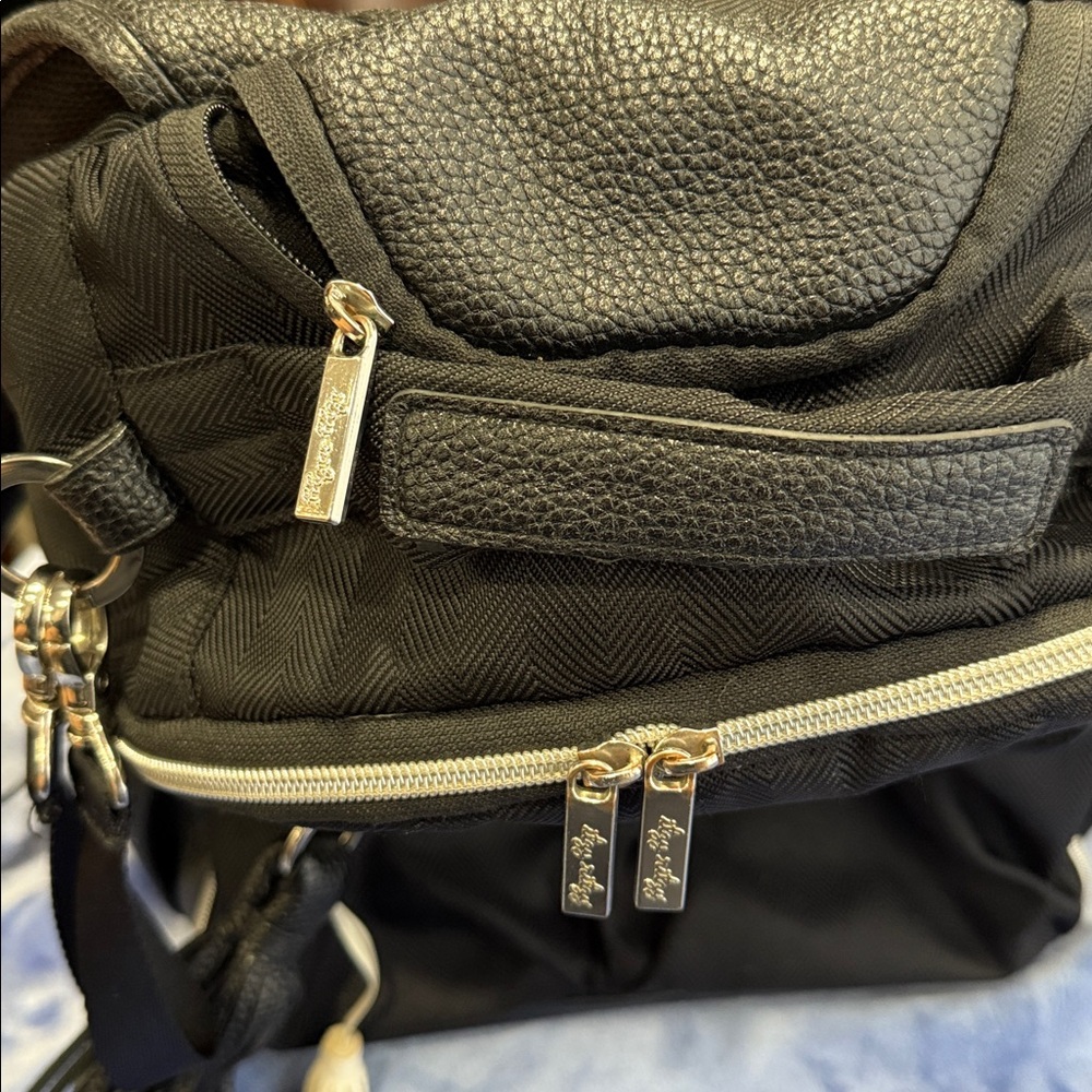 Itzy Ritzy Black Large Diaper/Backpack Bag - Picture 9 of 12